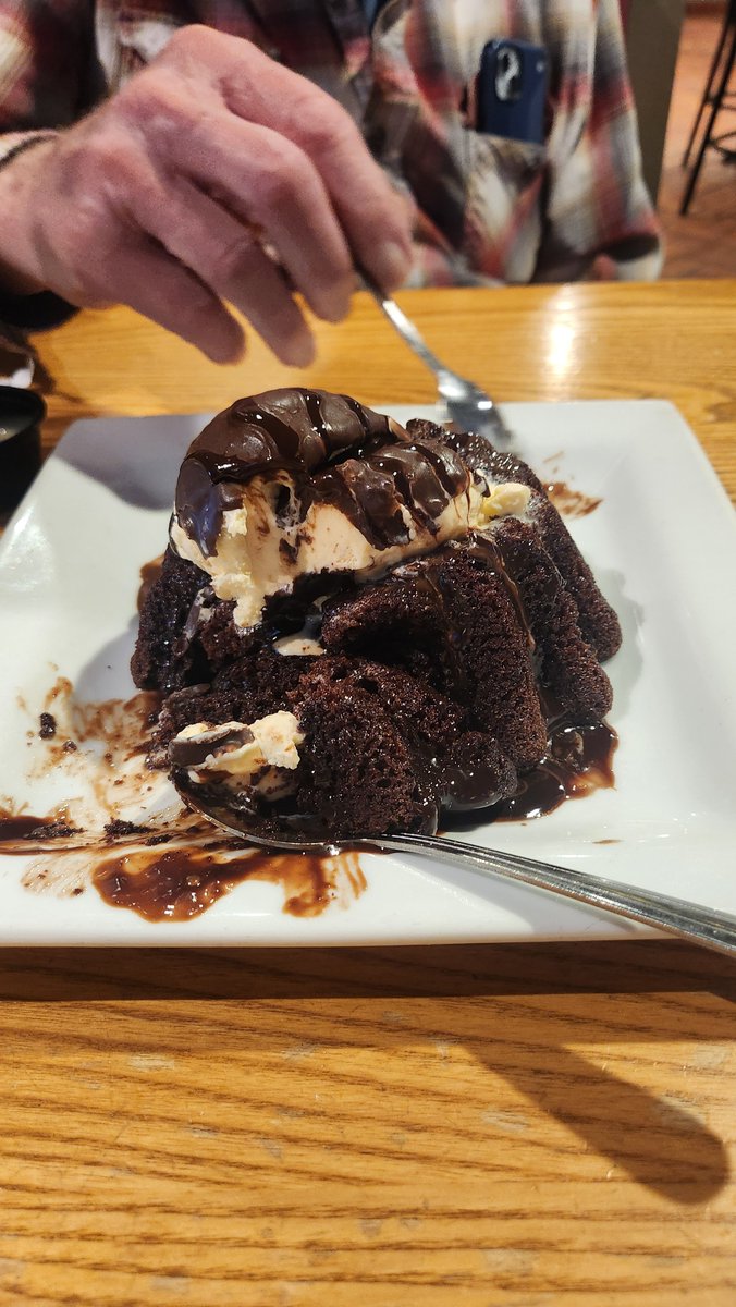 Went to <a href="/Chilis/">Chili's Grill & Bar</a> on Bell &amp; 7th St in Phoenix to watch the 2nd half of the <a href="/Suns/">Phoenix Suns</a> game.  Love Chilis for the value and the chips are always solid.  Found a dessert reward for my birthday.  Cashed that reward in, don't tell my physician...dad helped consume it.