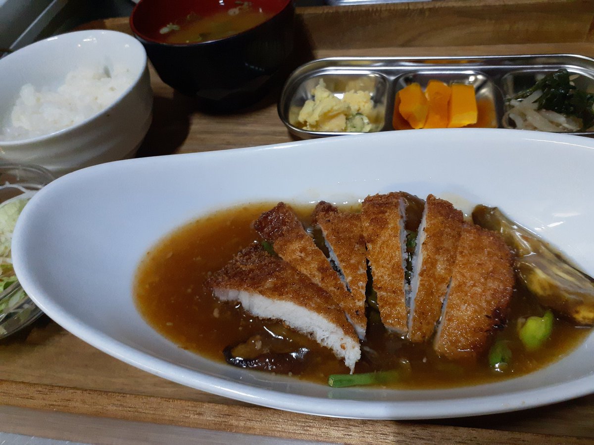 Kamitani313's tweet photo. 3/11～14の週替わりランチ(850円税）『トンカツ入りの麻婆豆腐と副菜色々さ』です。#神戸市西区 #王塚台 #日替わりランチ #麻婆豆腐  #副菜 #韓国料理屋 #陣　#韓国味噌 https://t.co/FGUEHaYCA3