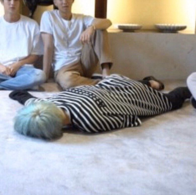 fuera de webeo asi es como duermo