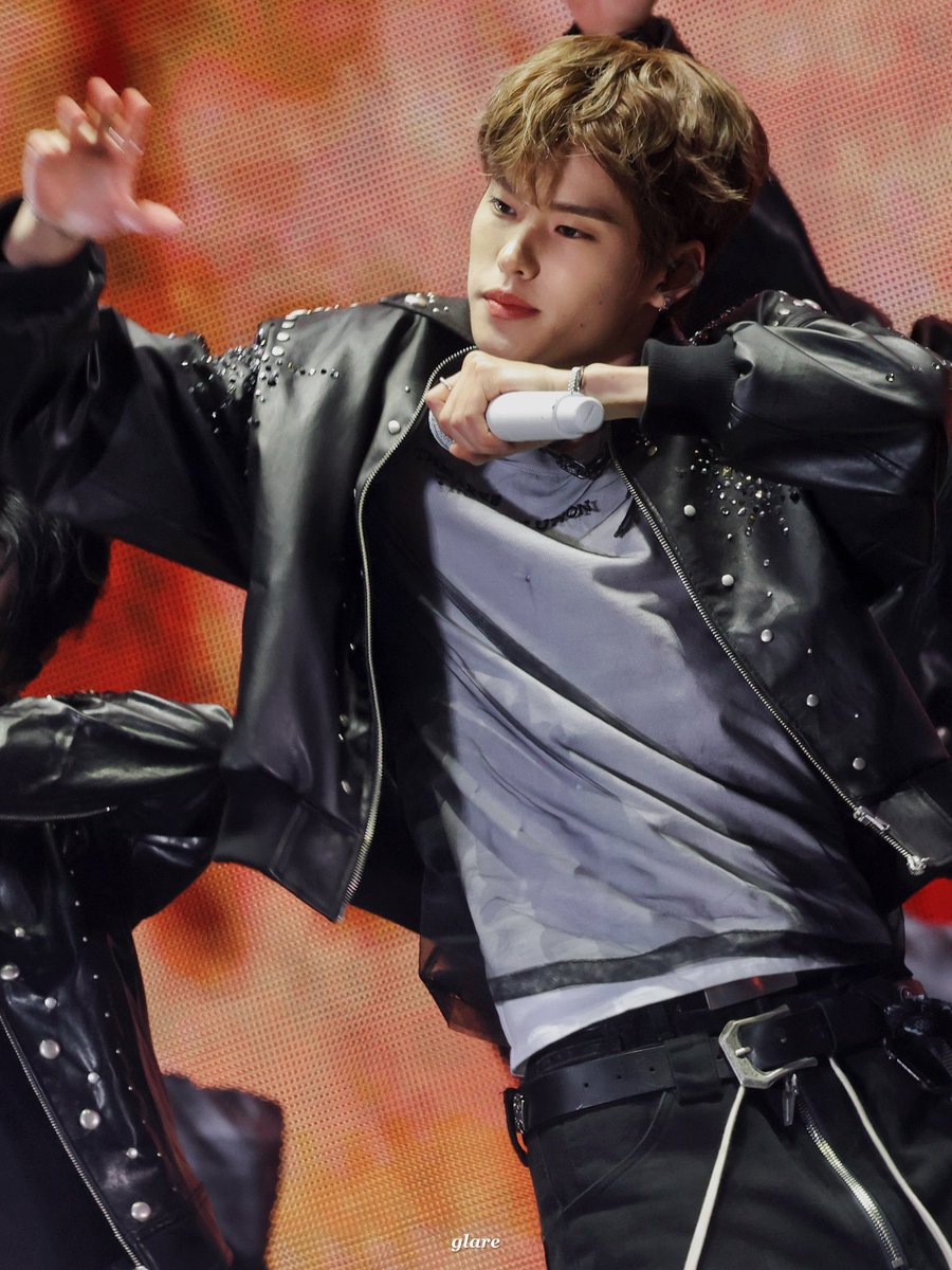 𝙂𝙇𝘼𝙍𝙀 tweet media