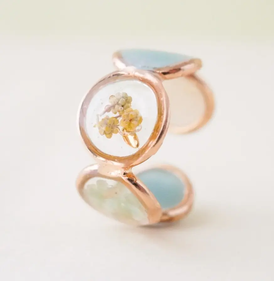 InFRAME_jp's tweet photo. 春に取り入れたい、やさしいカラーのアクセサリー🌼

💛リングとイヤカフの2wayで楽しめるデザイン
💛サイズ調整できるので指の付け替えも可能

▼ponneさんのショップはこちら
 https://t.co/Rmmell3F58

#InFRAMEおすすめショップ
#イヤカフ
#リング
#ミモザアクセサリー https://t.co/8UQw2cLnsT