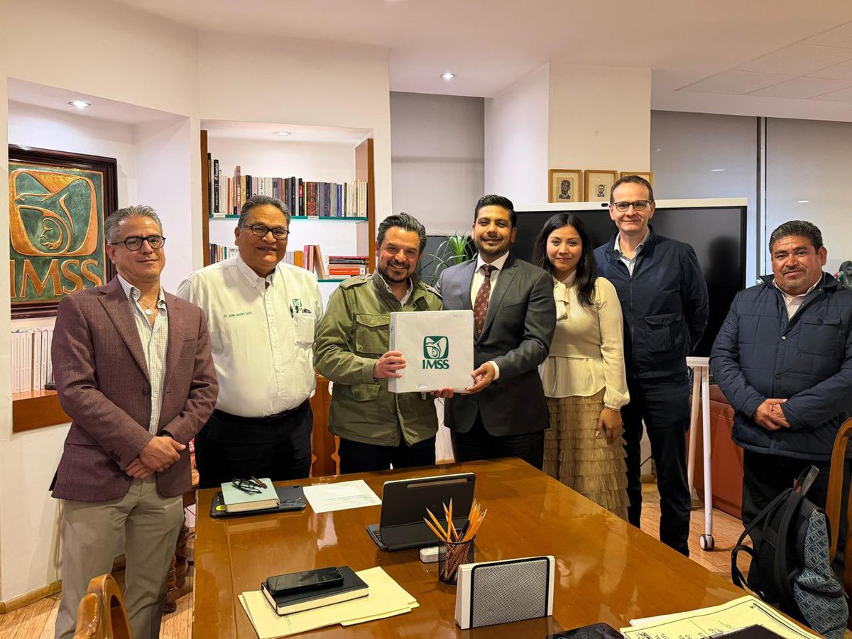 zrpci's tweet photo. Avanzamos con el IMSS en el proyecto del nuevo hospital para Nezahualcóyotl

Concluimos el día con una reunión de trabajo junto a @zoerobledo, director general del IMSS, para dar seguimiento al proyecto del hospital del IMSS en Nezahualcóyotl, una obra fundamental que fortalecerá la atención médica para miles de familias del oriente del Estado de México.

También revisamos las acciones que se impulsan en el marco del Plan Integral para el Oriente del Estado de México que busca mejorar la infraestructura, los servicios y el bienestar de millones de personas en la región.

Seguimos trabajando en coordinación con el Gobierno de México para que este proyecto avance y se traduzca en mejores servicios de salud para nuestra gente.

#PorAmorANeza ❤️