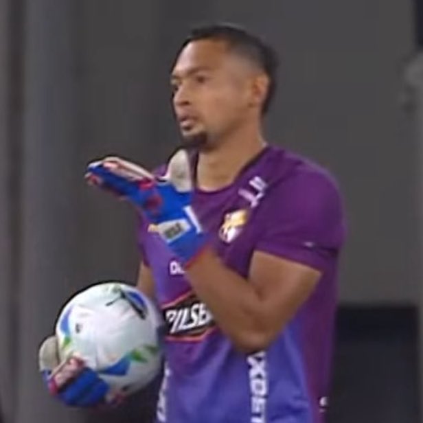 Rarosemena11's tweet photo. José David Contreras ha sido el MVP de las dos series de @BarcelonaSC en las fases de clasificación. Enorme el rendimiento del Venezolano, demostrando que más que sus atajadas, sus descolgadas en juego aéreo son imponentes. https://t.co/X8Yw38uDJr