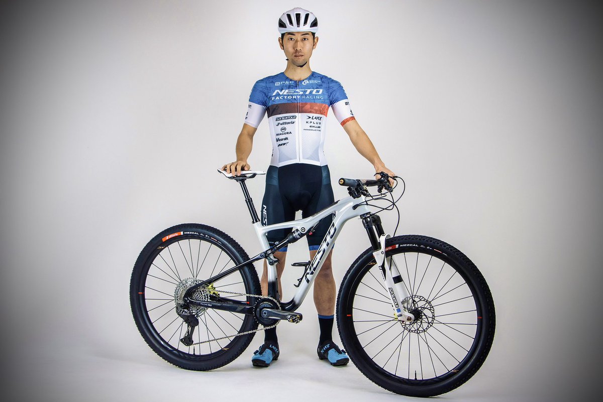 【2026年チーム体制発表】
2026シーズンがまもなく開幕します！

今年はMTB XCO女子U23ナショナルチャンピオン日吉愛華選手を新たに迎え入れ5名で戦います！

🚵🏼‍♂️詫間啓耀　男子エリート
🚵🏼‍♂️宮津旭　　男子エリート
🚵🏼‍♂️岡本紘幸　男子マスターズ
🚵🏼‍♂️工藤遙真　男子ジュニア
🚵🏻‍♀️日吉愛華　女子エリート