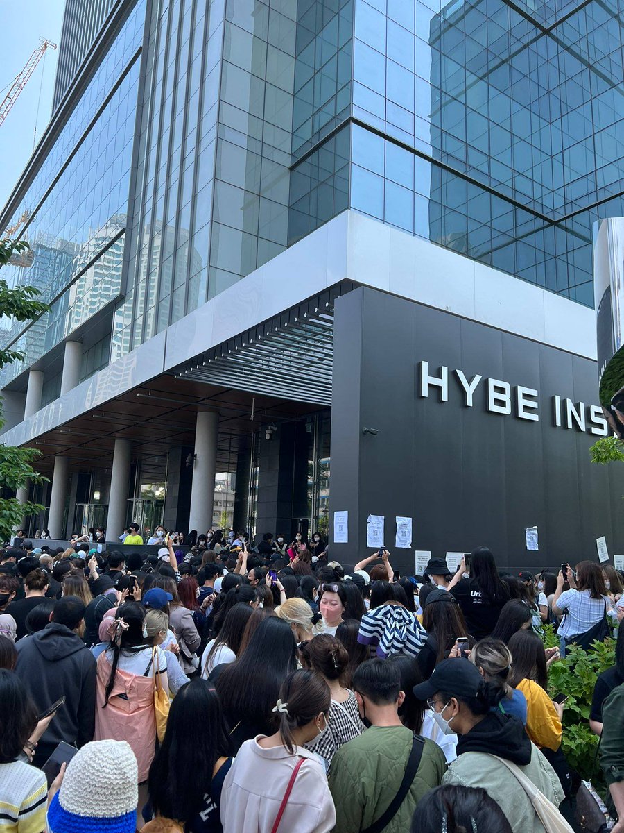 Synthetic tweet media