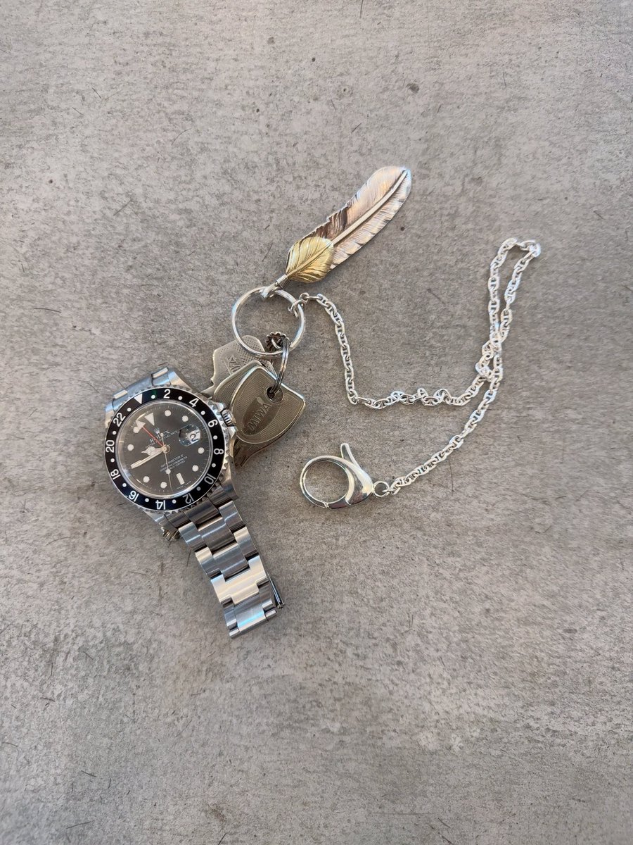 taca5588's tweet photo. 今月は並びに行こう🪶

偶数月かぁ〜🪶

#ゴローズ
#ROLEX
#GMT https://t.co/uqo6Qe9aaj
