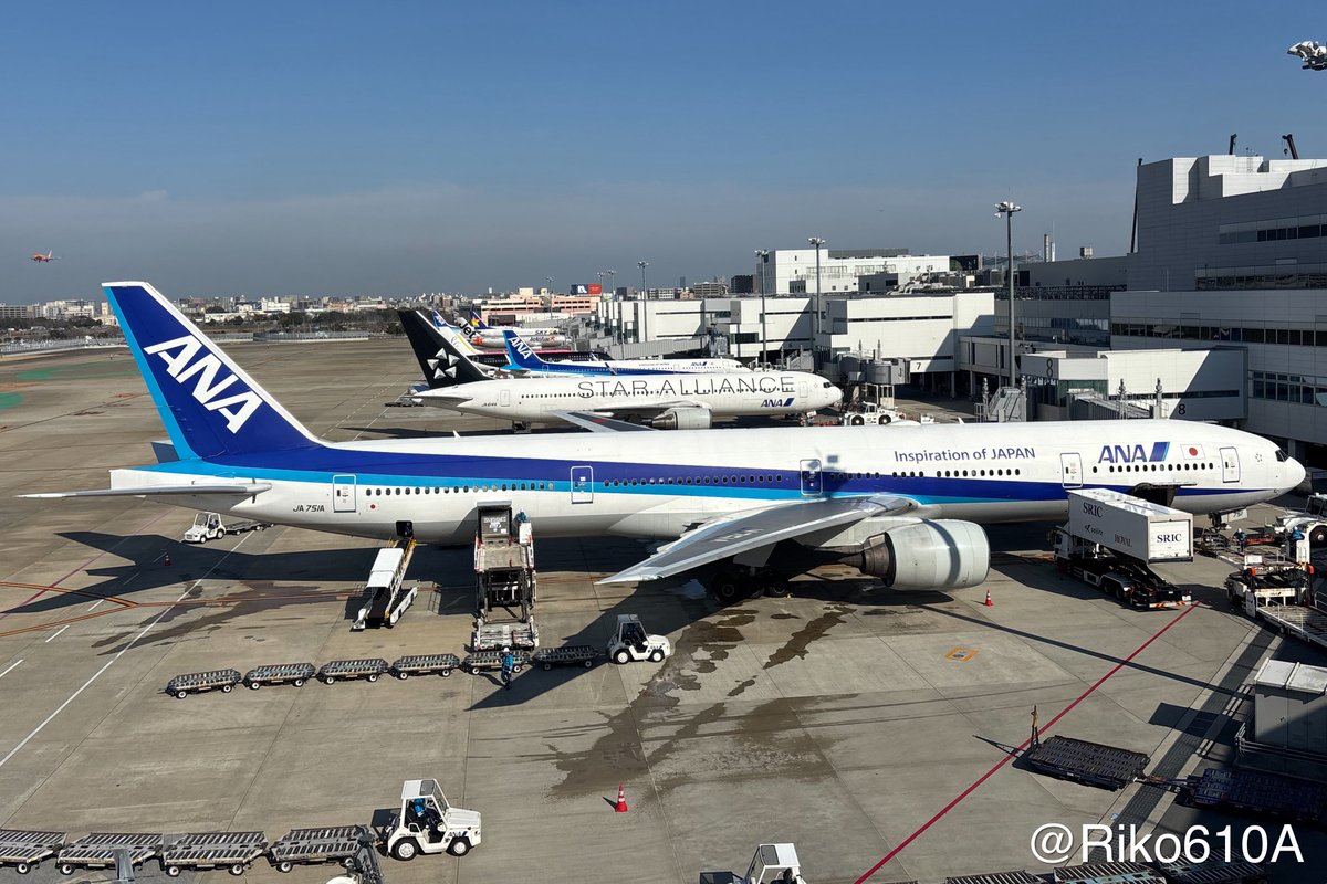 RikoJA610A's tweet photo. カッコいい並びだった
#JA751A
#JA614A https://t.co/qEK8nZLvbG