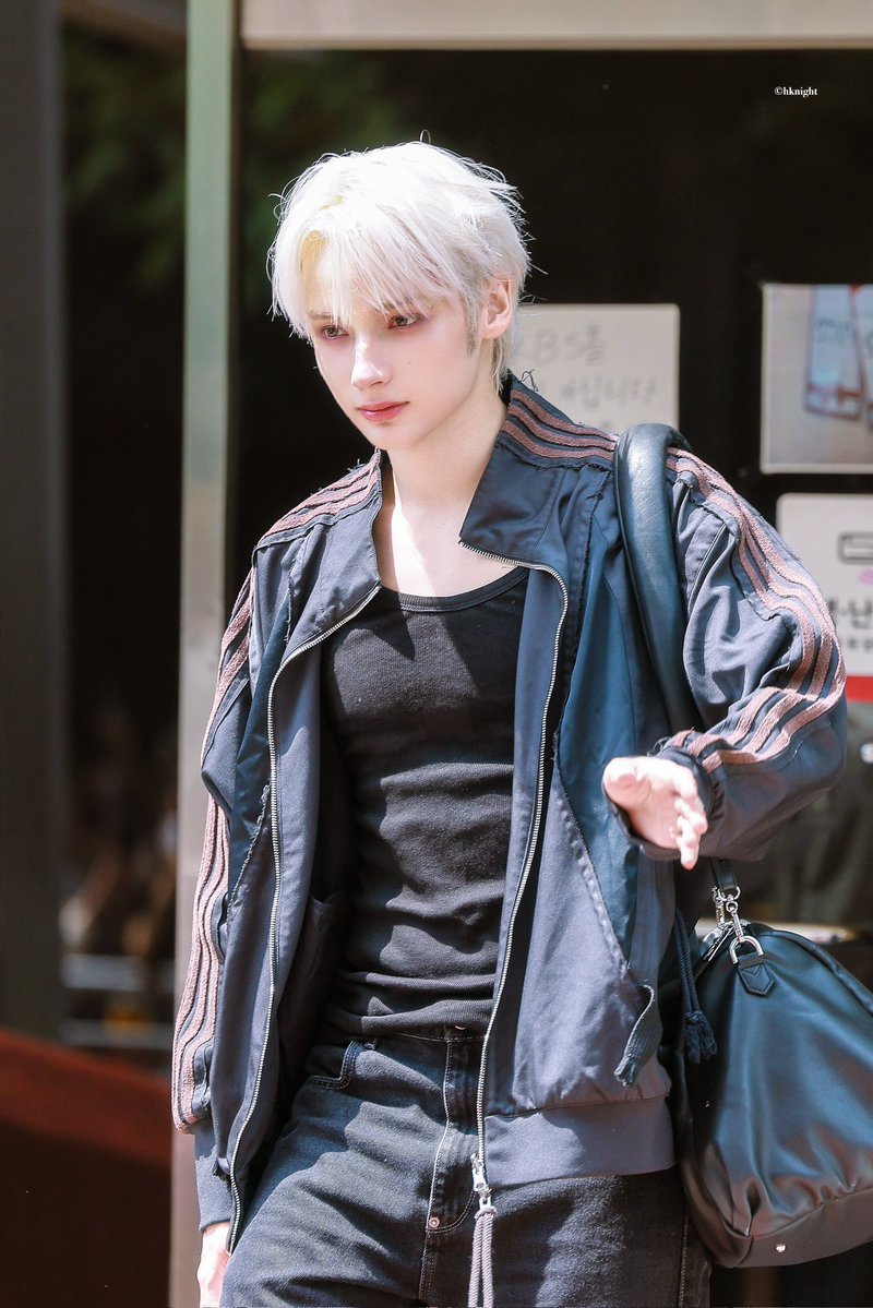 7th year: Ange 𖣂 tweet media