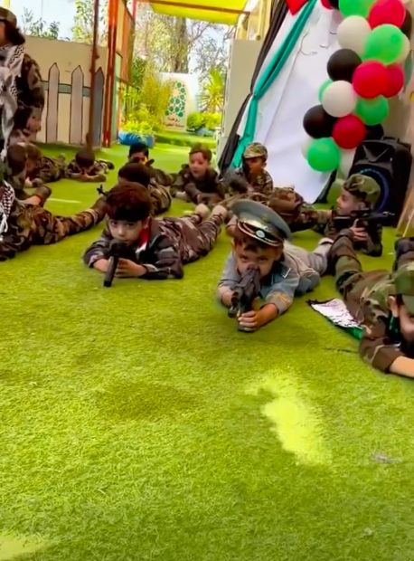 FreedomBill2000's tweet image. This is what they are teaching their children.  What are you teaching yours?

Because, these kids will be teens, and then adults.  What then?  Will your children be prepared for such hate?

Watch...
facebook.com/share/r/1BMk6j…

#IslamicTerroristRegime #muslimidentity #MuslimMen