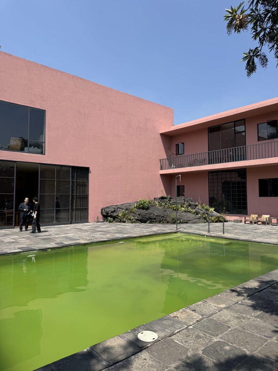 nmstudio_info's tweet photo. Casa Pedregal / Luis Barragan
溶岩の上の住宅 https://t.co/Wor1Krx5iN