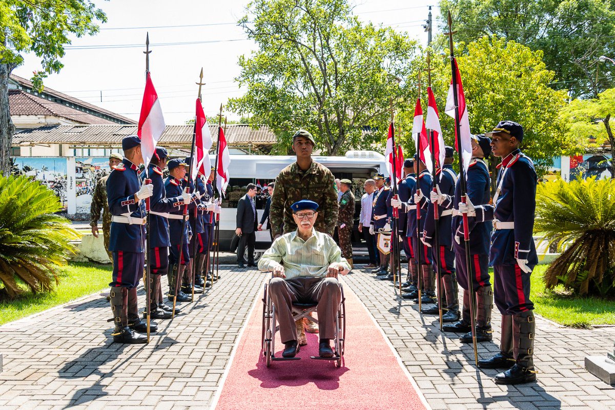 sentandoapua's tweet photo. Ex-combatente participa de formatura alusiva à Tomada de Monte Castelo - Exército Brasileiro - https://t.co/LXIc0b6kaY
#HistóriaMilitar #SentandoAPua #FEB #MonteCastelo #Veteranos #BrasilNaGuerra #ExércitoBrasileiro #Heróis https://t.co/dIvKJyVg2N