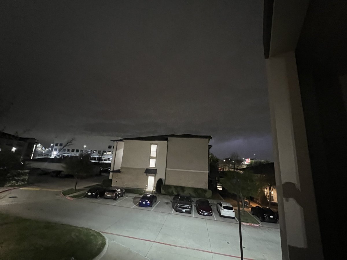 Nico_Day's tweet photo. @ryanhallyall storms rolling in from Fort Worth https://t.co/fMQAB6GZSy