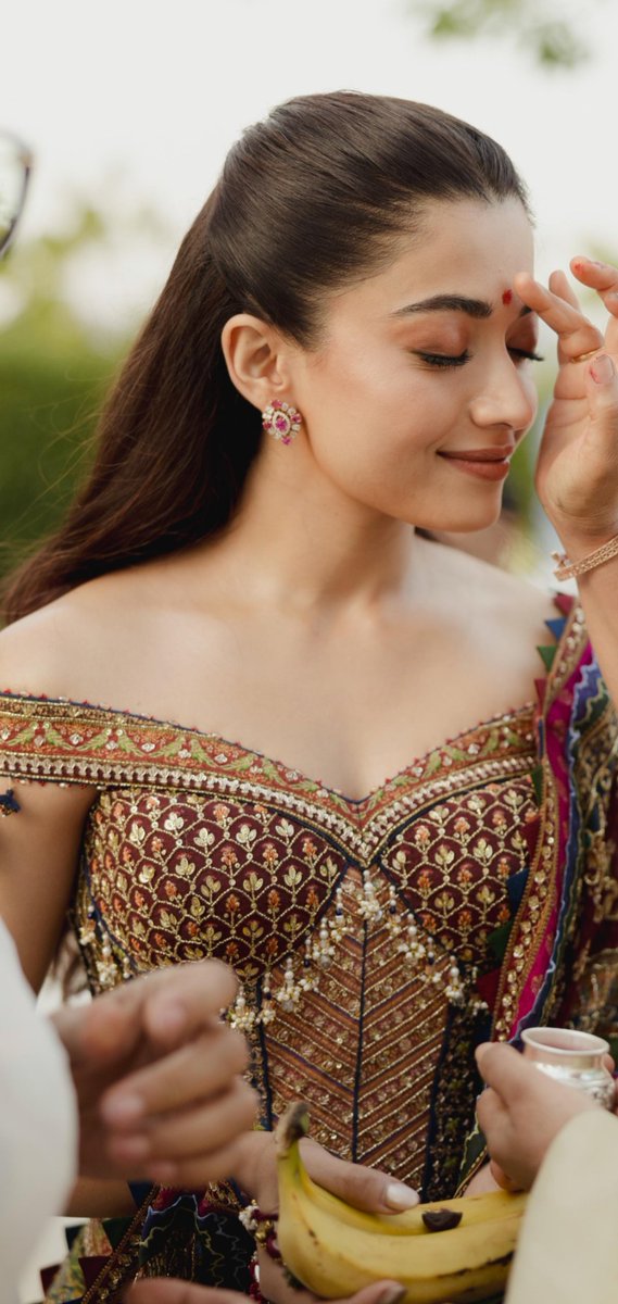 Her smile is a sweet promise of happiness and grace ♥️
<a href="/iamRashmika/">Rashmika Mandanna</a> 
#RashmikaMandanna