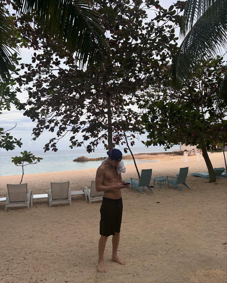 soohyuck pov                    jisoo pov