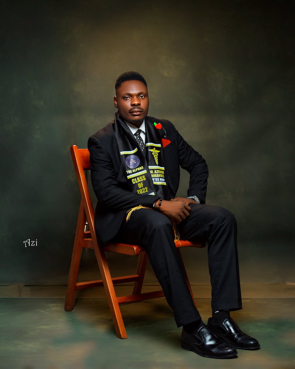 AzebiriEmmanuel's tweet photo. Best Graduating Doctor faculty of basic clinical science ✅ 
Distinction in surgery ✅ 
MBBS NDUTH, wiberforce island Bayelsa state
Inducted into the Noble profession 🩷💆🏾‍♂️
Guide me oh lord😮‍💨
@aproko_doctor @MDCNews @DigitalTrends https://t.co/wxdy8XutPG