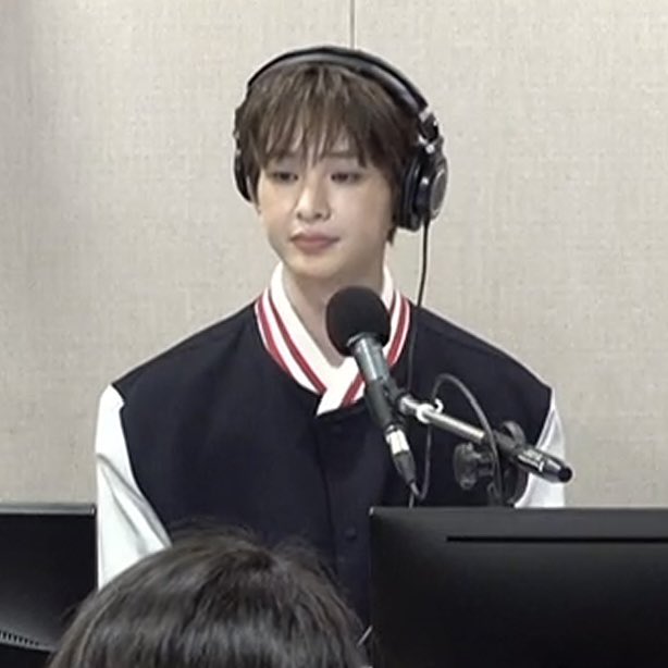 오늘 ㅈㄴㅈㄴ이쁘니임
휘낭시에참은이유너무잘알겟어요
엠카무대여 나에게오라