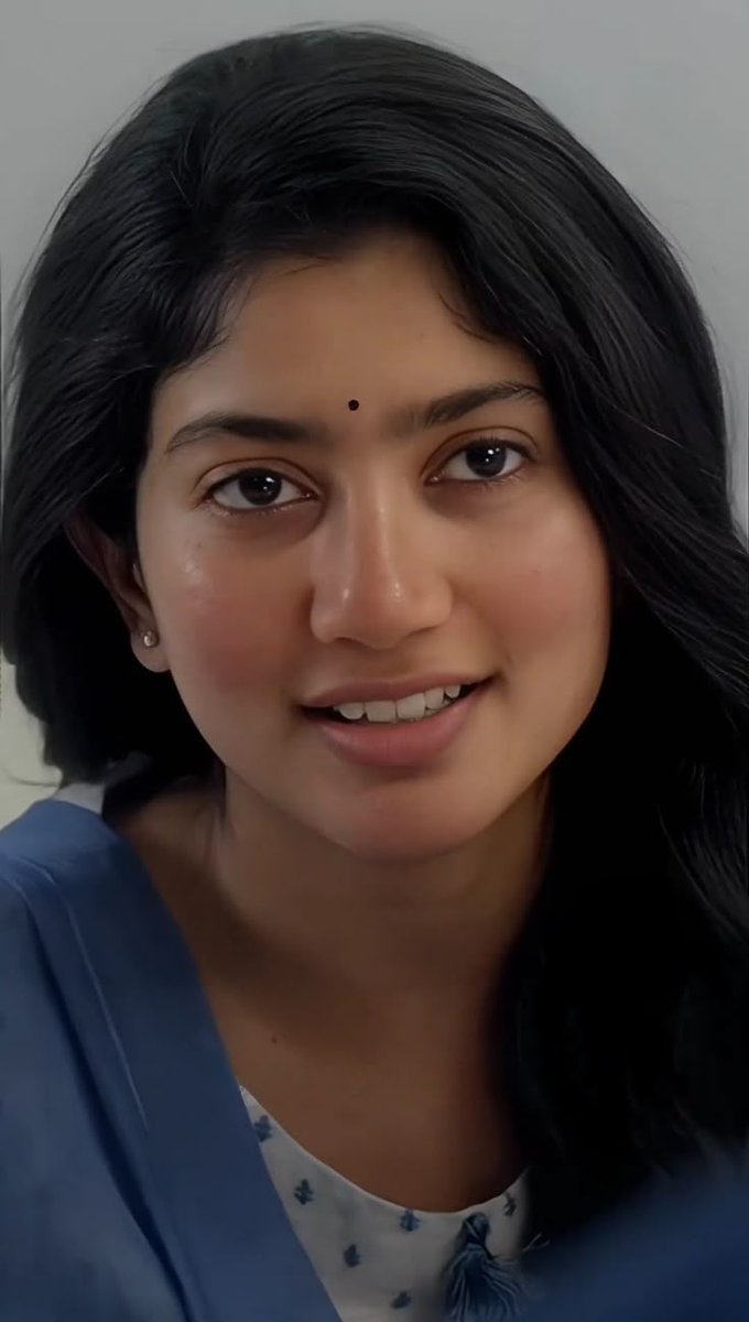 பெண்ணுக்கு ஆடை சுதந்திரம் எல்லாம் எப்பவோ வந்திருச்சு. ஆனா ஒரு ஆண் அவனுக்கு புடிச்ச மாதிரி சேலை, சுடிதார், லெகங்கா, பட்டியாலா,  தாவணி, பாவடை சட்டைலாம் போடனும்னா இன்னும் குறைஞ்சது 40 வருஷம் ஆகலாம்.