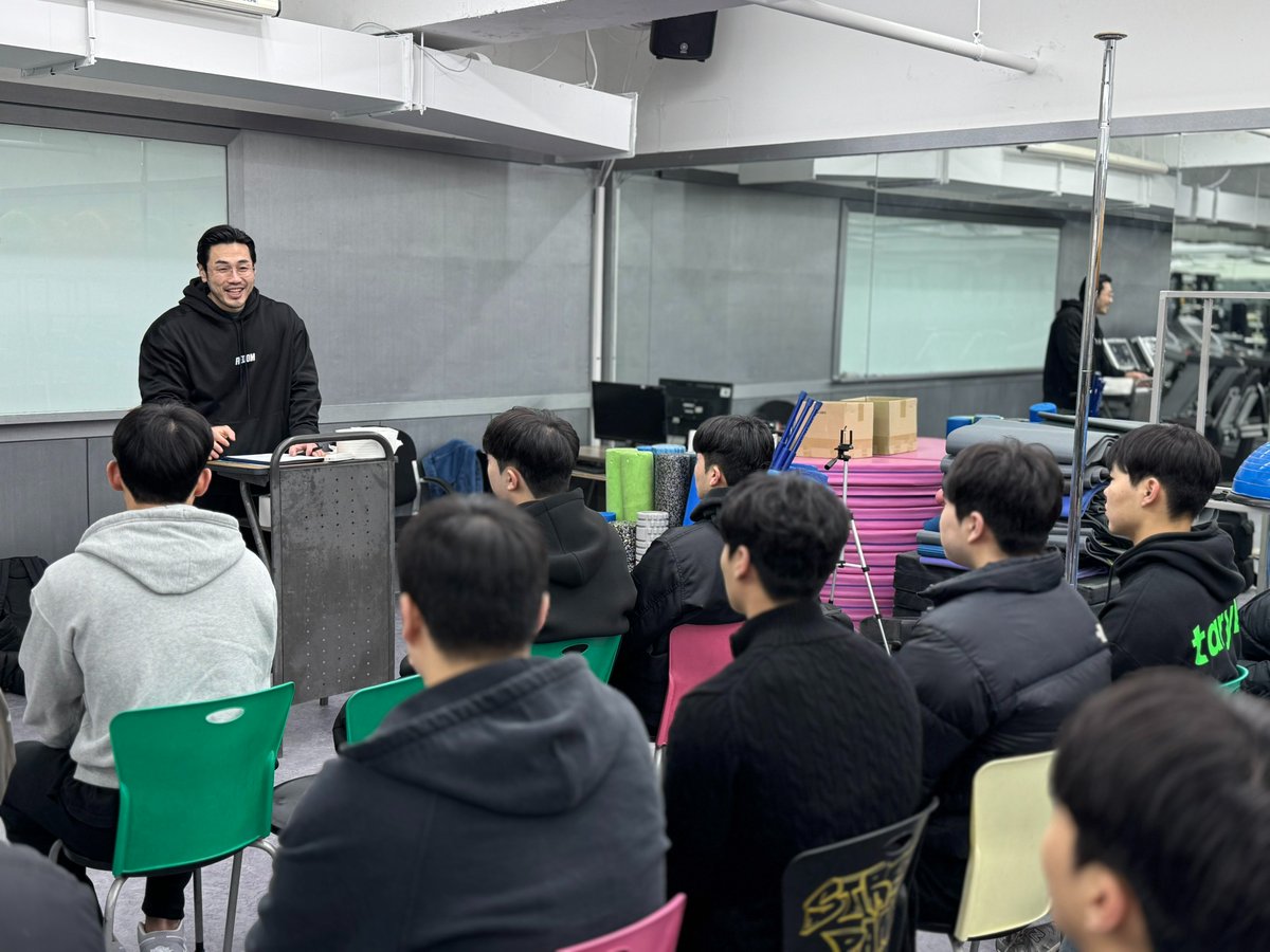 kac3200's tweet image. 🔥#IFBBPRO #김용식 교수, 서울호서예술실용전문학교
#스포츠건강관리계열 #보디빌딩 과정 교수진 합류!💪

🌍국내외 대회에서 활약하며
프로 입지를 다진 김용식 선수

💪 체형관리·대회 준비 노하우 전수
🌟 프로 무대 경험 그대로 배우는 기회🏆

#서울호서예전 에서 직접 배우는 실전 트레이닝! 😎