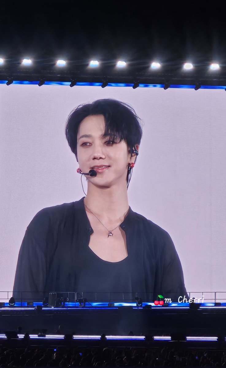 Selain hairstyle, biasanya ment dan jokes, dan kekacauan yg terjadi di panggung tuh beda2. Kayak OVJ kan tiap episode pasti pengen nonton ya...