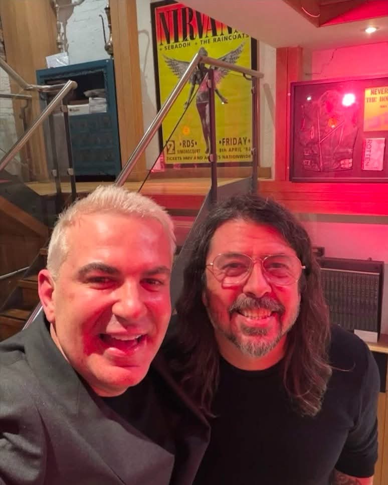 FooFightersCo tweet media