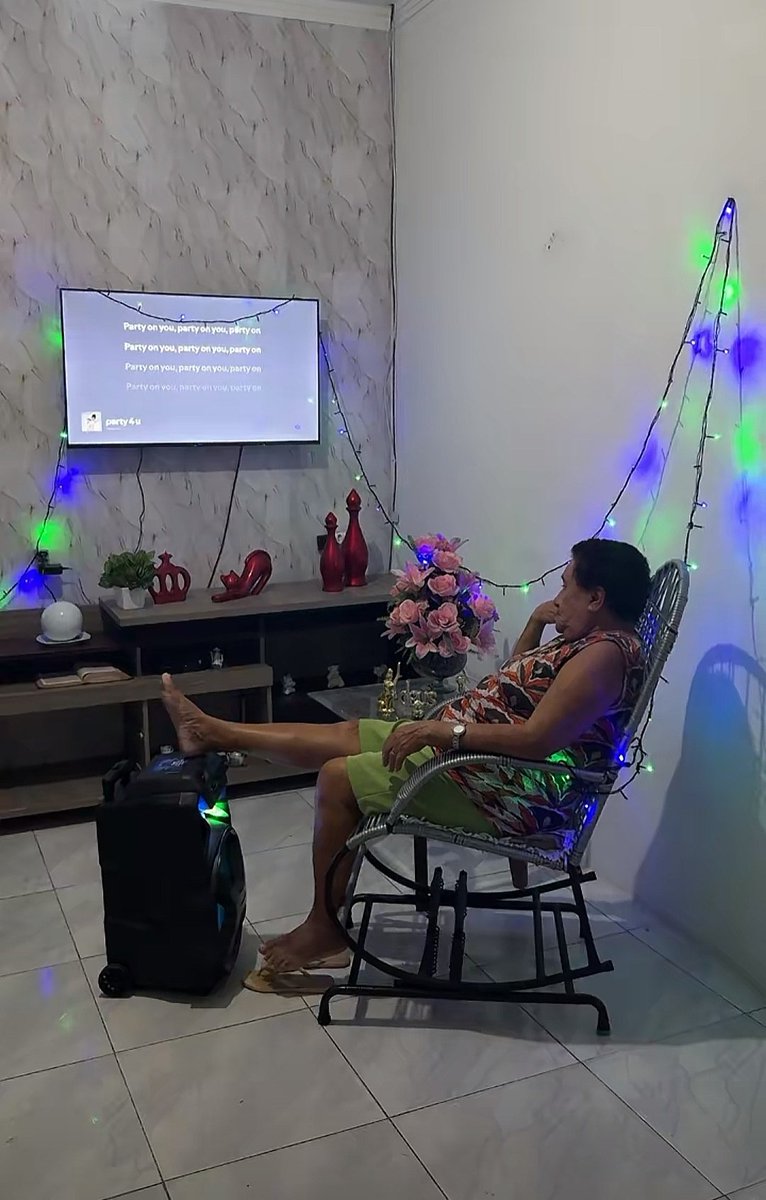 distinguished oomfs and treasured  favoomfs, i am, once again, going through it