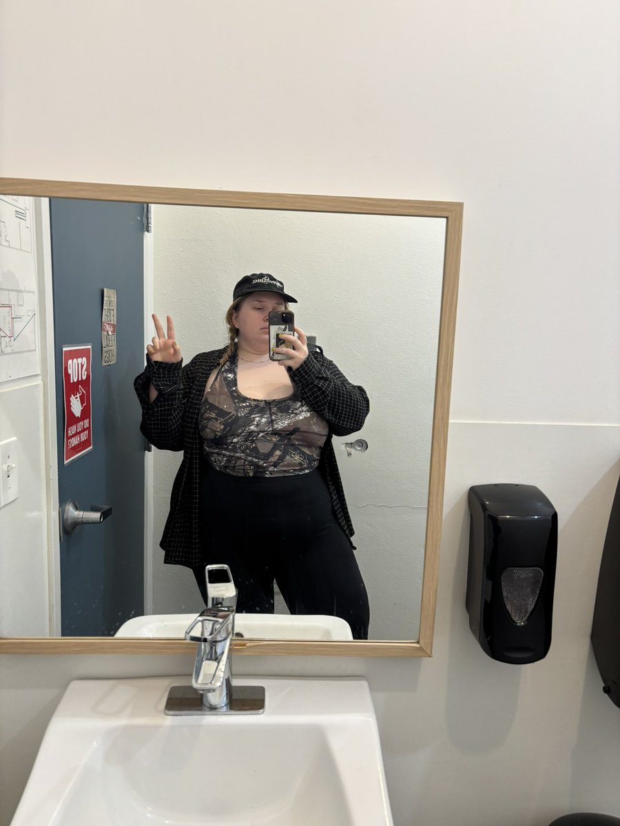 Lezzie McGuire tweet media