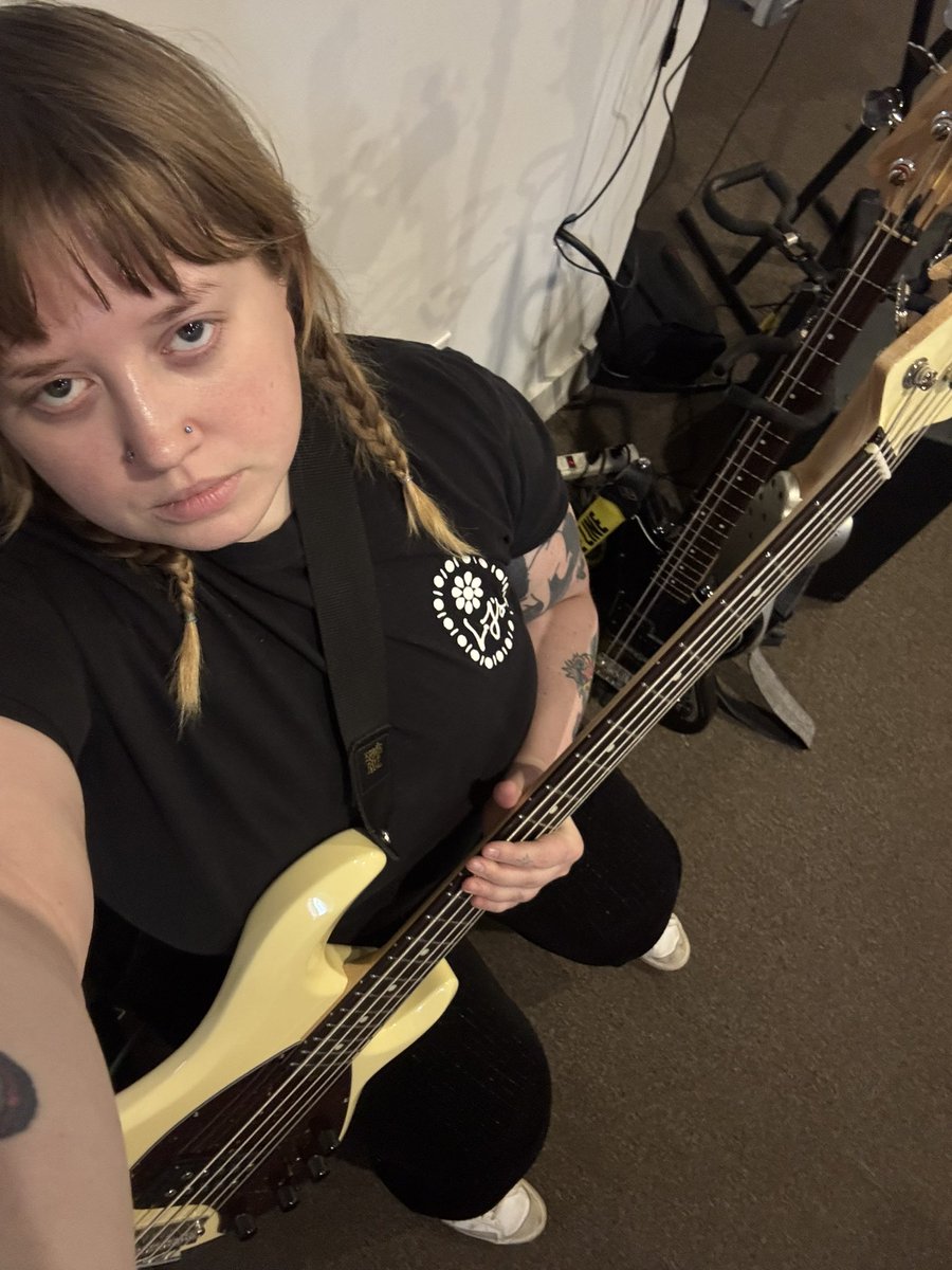 Lezzie McGuire tweet media