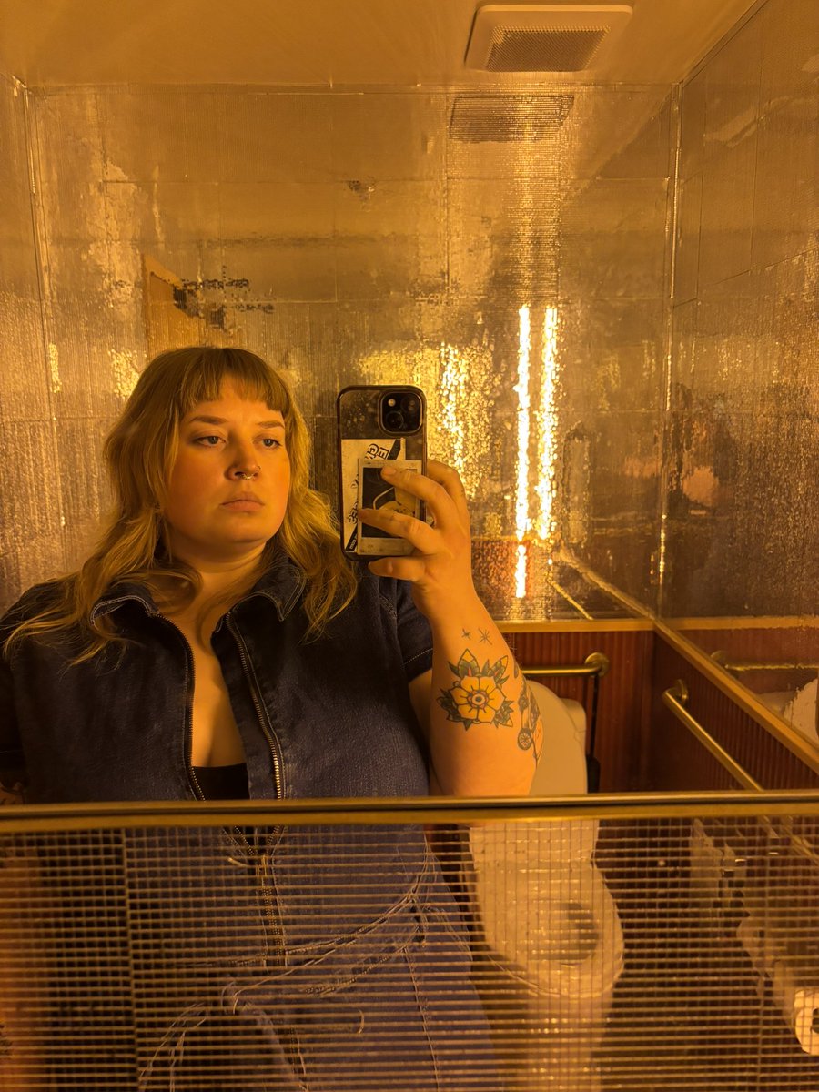 Lezzie McGuire tweet media