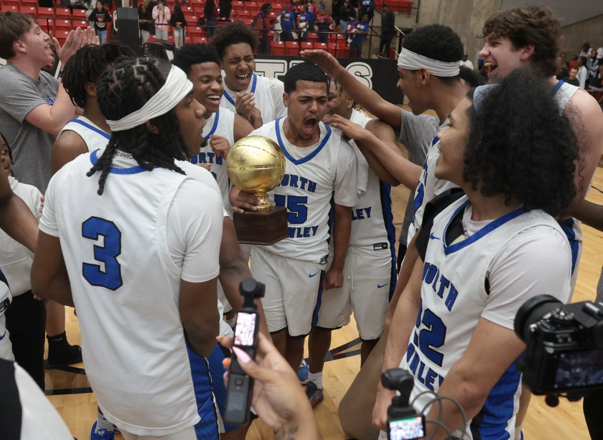 Tyler Hastings’ clutch shot sends North Crowley to state final with a win over Duncanville 🔥

#txhsbb

Read more from <a href="/t_myah/">Myah Taylor</a>: dallasnews.com/high-school-sp…