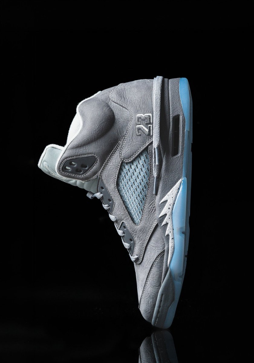 cultivatingcool's tweet photo. The Air Jordan 5 has been on a strong run lately.
Black Metallic Reimagined last year, solid drops this year, and the Wolf Grey adds to it.

If @dre_the_shoegod is right… we might see the Laney 5s next year too. https://t.co/iuCYm2vtPN