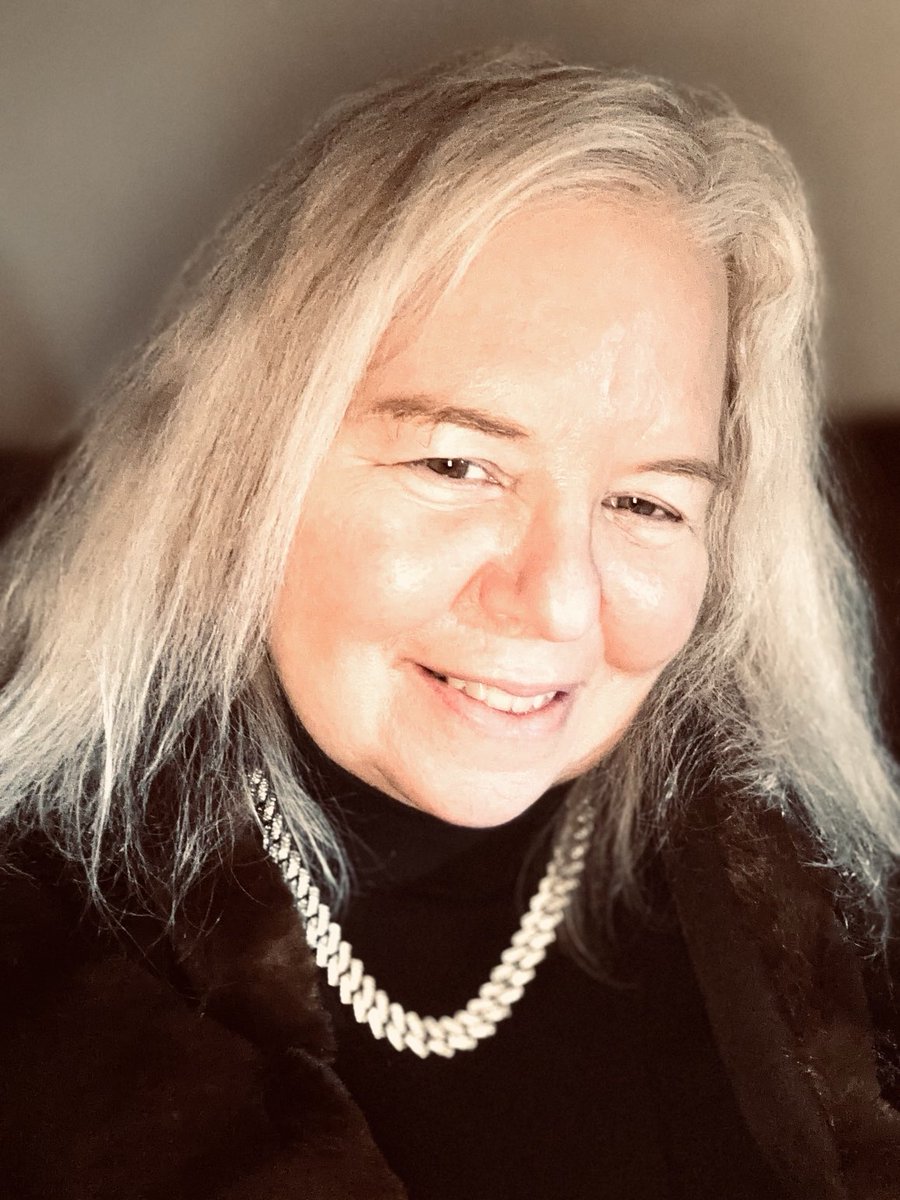 WallStGirl1's tweet photo. If you are going to invest in Gold or Silver have a solid piece for yourself.  Life is too short.  Enjoy, BAE #Precious Metals #Gold #Silver https://t.co/tw152eRUvb