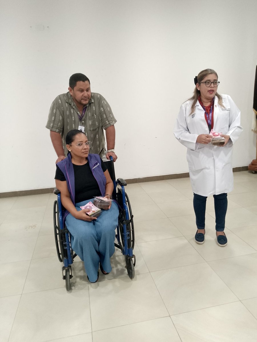 SaludImbabura's tweet photo. #Esmeraldas | Con el objetivo de reconocer el trabajo de las mujeres que laboran en el hospital Delfina Torres de Concha, Marcos Ortiz, gerente  mantiene reunión con compañeras que se destacan en sus labores tanto operativas como administrativas. https://t.co/pmR6UhkxoC