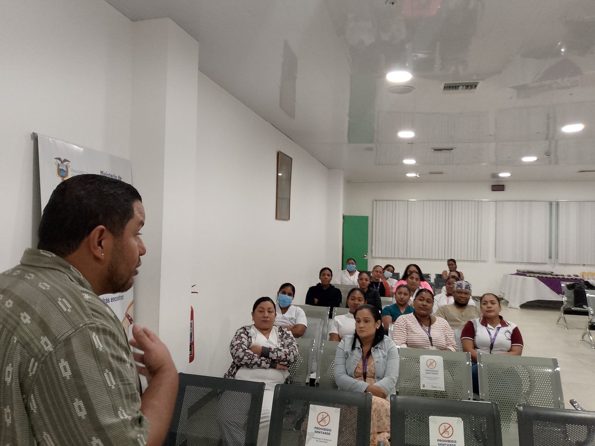 SaludImbabura's tweet photo. #Esmeraldas | Con el objetivo de reconocer el trabajo de las mujeres que laboran en el hospital Delfina Torres de Concha, Marcos Ortiz, gerente  mantiene reunión con compañeras que se destacan en sus labores tanto operativas como administrativas. https://t.co/pmR6UhkxoC