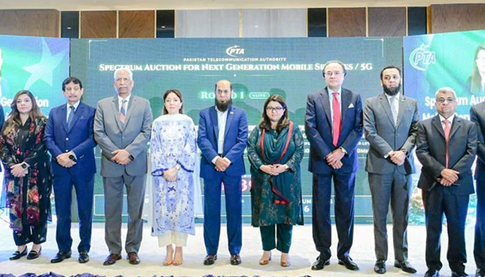 RadioPakistan's tweet photo. Minister for Information and Broadcasting @TararAttaullah has said the successful auction of the #5Gspectrum would bring a revolution in the country's #digitalconnectivity
@MoIB_Official @MoitOfficial @ShazaFK #PTA #5G #RadioPakistan #News
https://t.co/W3Qi4ueki1 https://t.co/xoc8FRKTWb