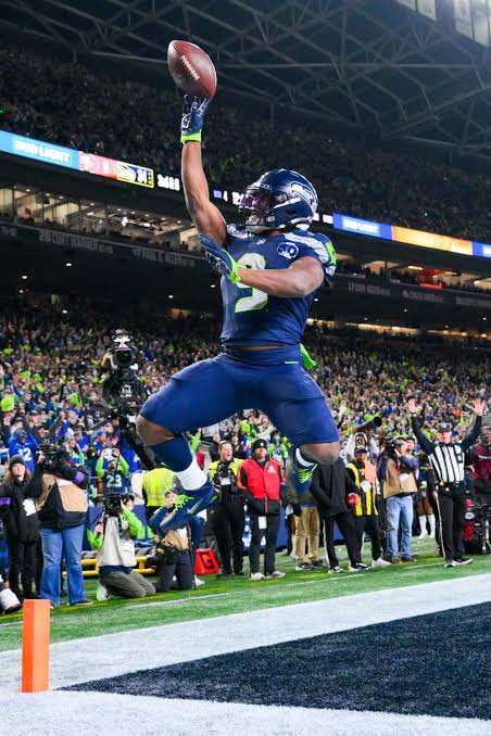 sandropacheco71's tweet image. The #KansasCityChiefs are #Signing #SuperBowlLX #MVP #KennethWalkerIII. #Walker will ink a three-year #Deal worth up to $45 million. The #Contract, which includes a base of $14.35 million per year, also has $28.7 million fully guaranteed. #NFL #MakingHistory #ChiefsKingdom