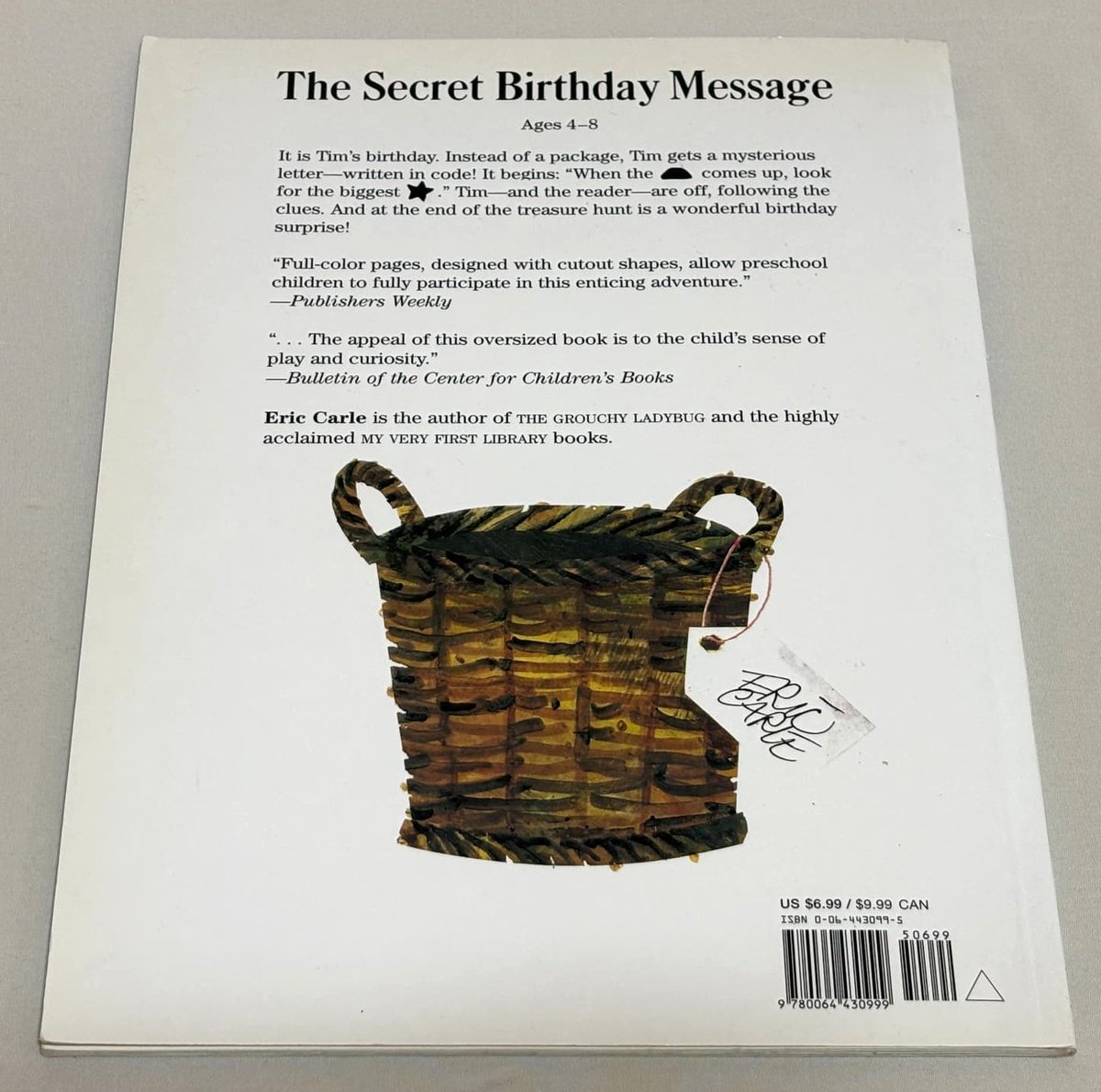 ehonkaitori's tweet photo. 【英語絵本】🎂 The Secret Birthday Message
ひみつの手紙から始まる
エリック・カールの探検絵本📘
当店で600円で販売中
#TheSecretBirthdayMessage #EricCarle #英語絵本 #誕生日絵本 https://t.co/PvW6DFn9YI