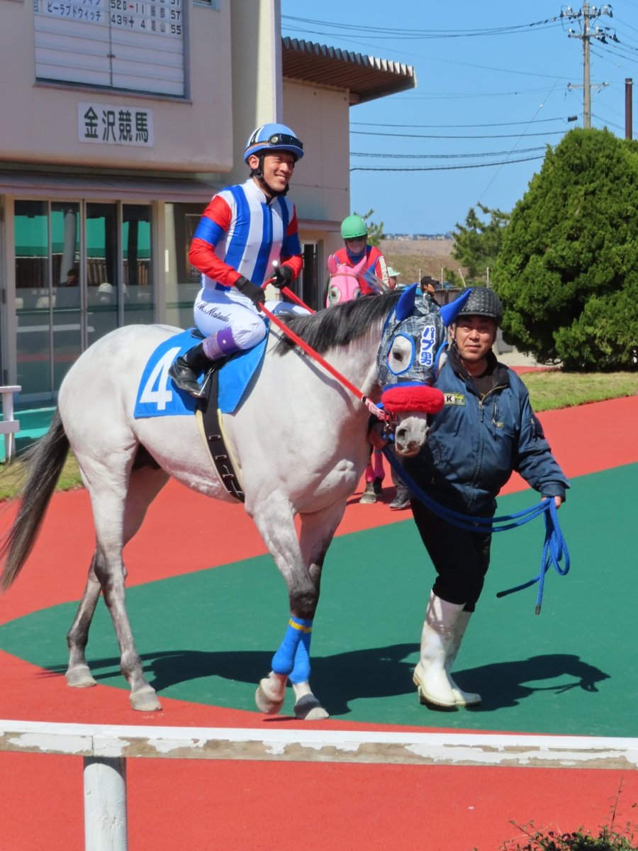peko6048's tweet photo. 1Rはパープライトが勝ちました😄

まぶしくて何撮ってるかわからなくなったけど、暗いよりいい💦 https://t.co/Lr4BQn6HiH