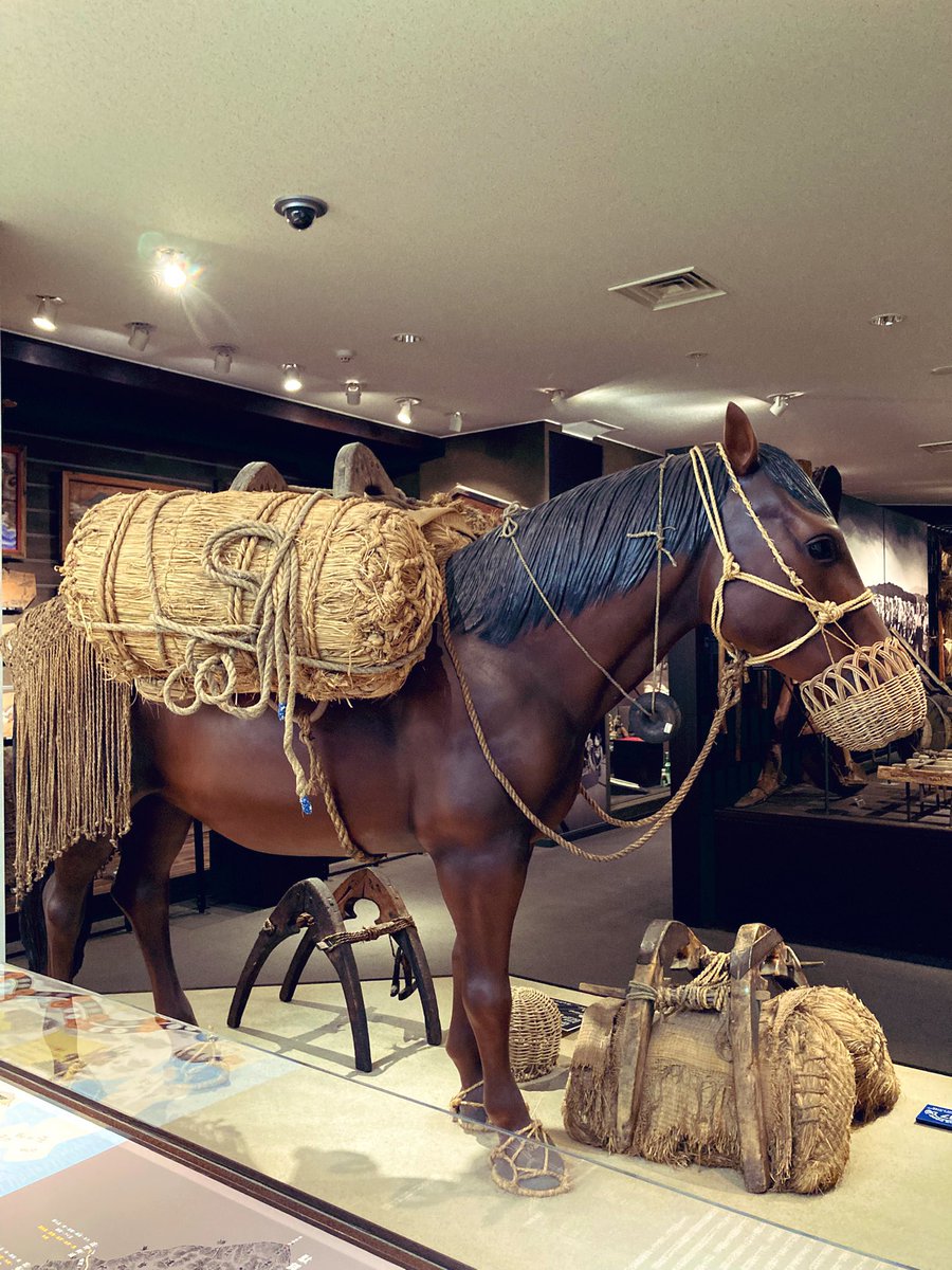 駄賃付け 馬に荷物を背負わせて各地へ運ぶ仕事。農民の貴重な現金収入