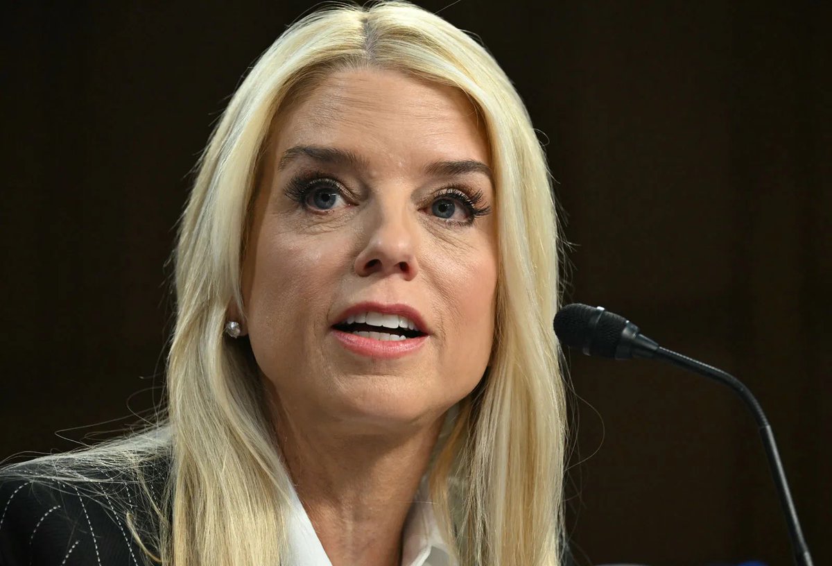 NEW:

🇺🇸 Attorney General Pam Bondi is now living in a military base amid threats - NYT

Attorney General Pam Bondi is currently living on a military base in Washington, D.C. due to alleged threats from the Cartels and for potential political violence stemming from the Epstein