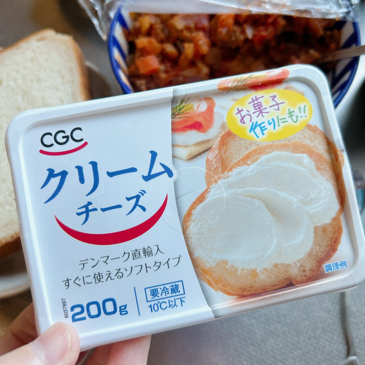 miumim316's tweet photo. 今日のお昼ご飯は、セブンのもっちり食パンと残り物のミートソースで豪華トースト🍞モスバーガーのガーリックトマトを参考にして、クリームチーズ塗ってからミートソース乗せたらガチ美味い👍クリームチーズは増粘剤が入ってること多いけど、CGCのクリチは添加物ゼロだからリピ買いしてる🙆‍♀️ https://t.co/lpGA1qpep8