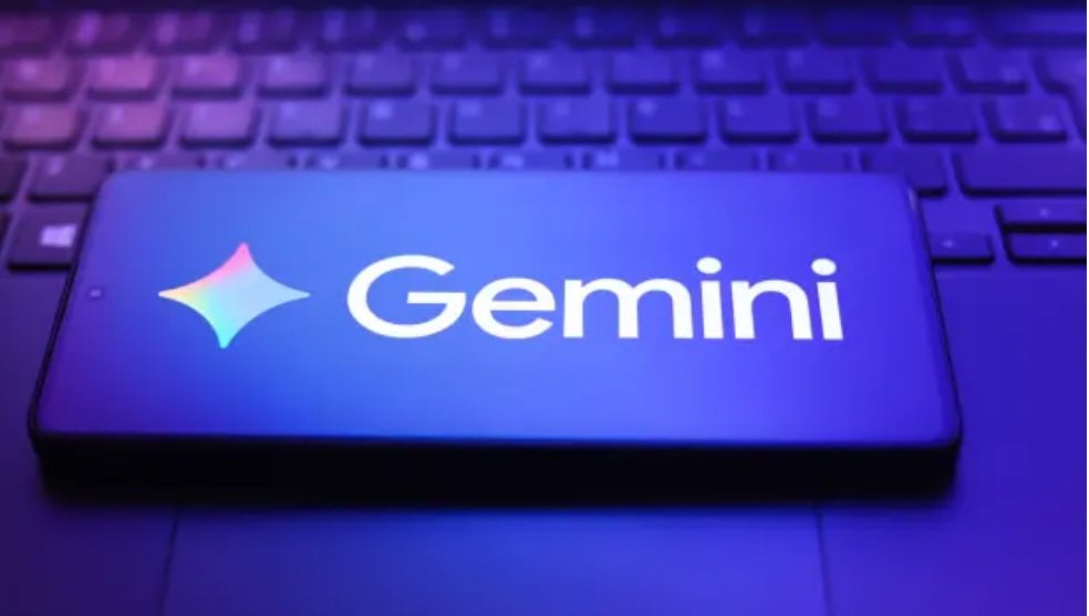 Google avanza en la incorporación de su IA, Gemini, en las funciones de Drive para facilitar la creación de contenido de sus usuarios en Docs, Sheets, Slides y Drive.⬇️ share.google/zfLW1OiFvC4owB…