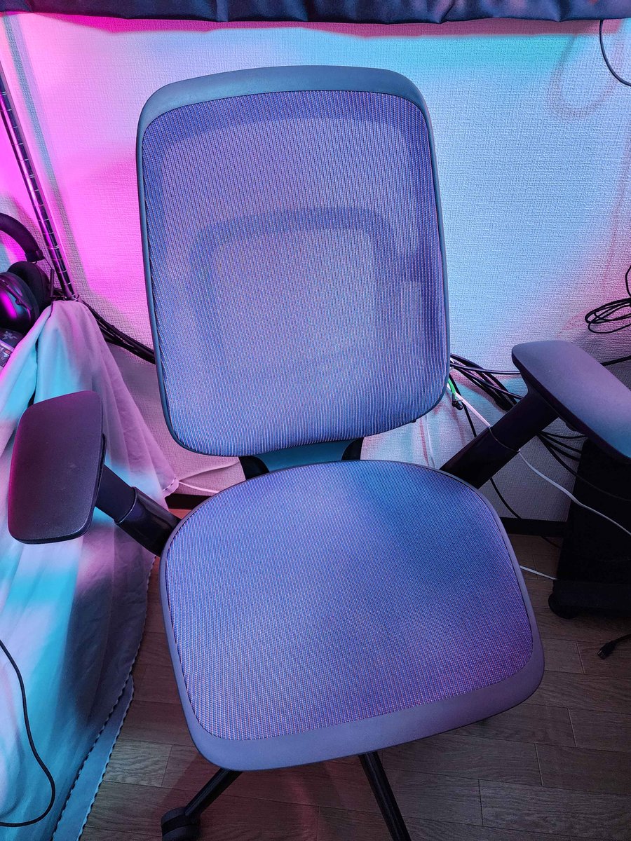 abitun1's tweet photo. Steelcaseよりオフィスチェア Karman を頂きました。
初めてのメッシュ素材ですが感動。 
1ヶ月使ってみたので、正直レビューを動画にしました📷
動画で割引クーポン出してます！
https://t.co/C3vr5DFpDT
#PR #Steelcase #Karman https://t.co/On5XmSkslm
