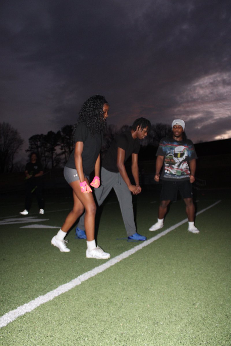 Naila_Johnson1's tweet photo. field work help from @_VAQUACK great guy and very helpful ‼️ #keepgoing #flagfootball #training https://t.co/VNin9djgVJ
