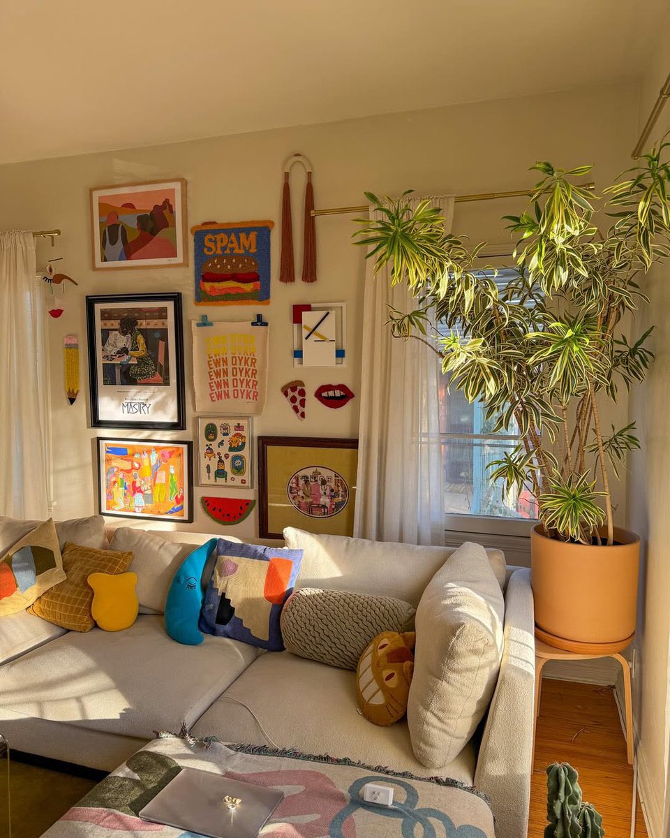 homeyzash's tweet photo. This is exactly the kind of home decor I'm obsessed with https://t.co/aHF4KGxb8g
