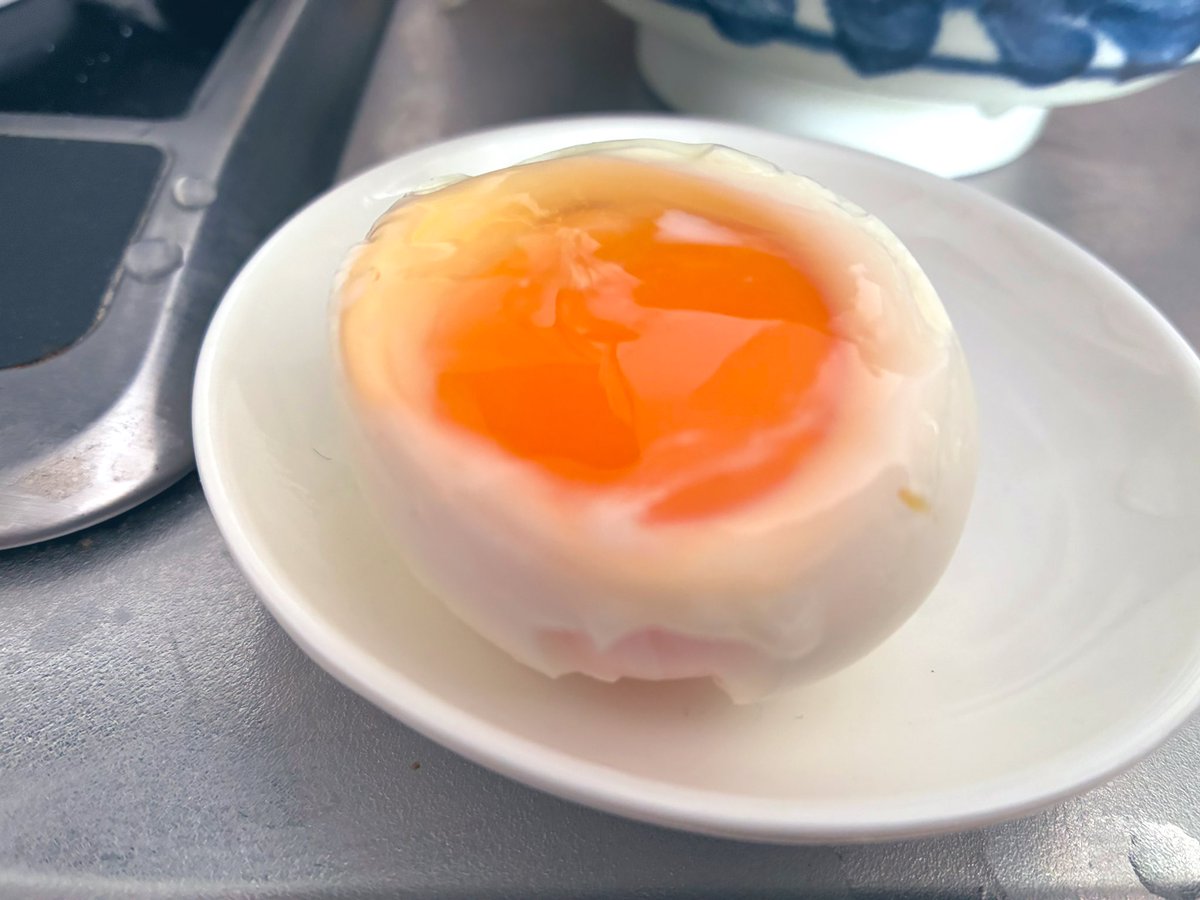 no_pozu's tweet photo. このゆで卵上透明な白身になってるのすごくね https://t.co/HGI4ocQhFr