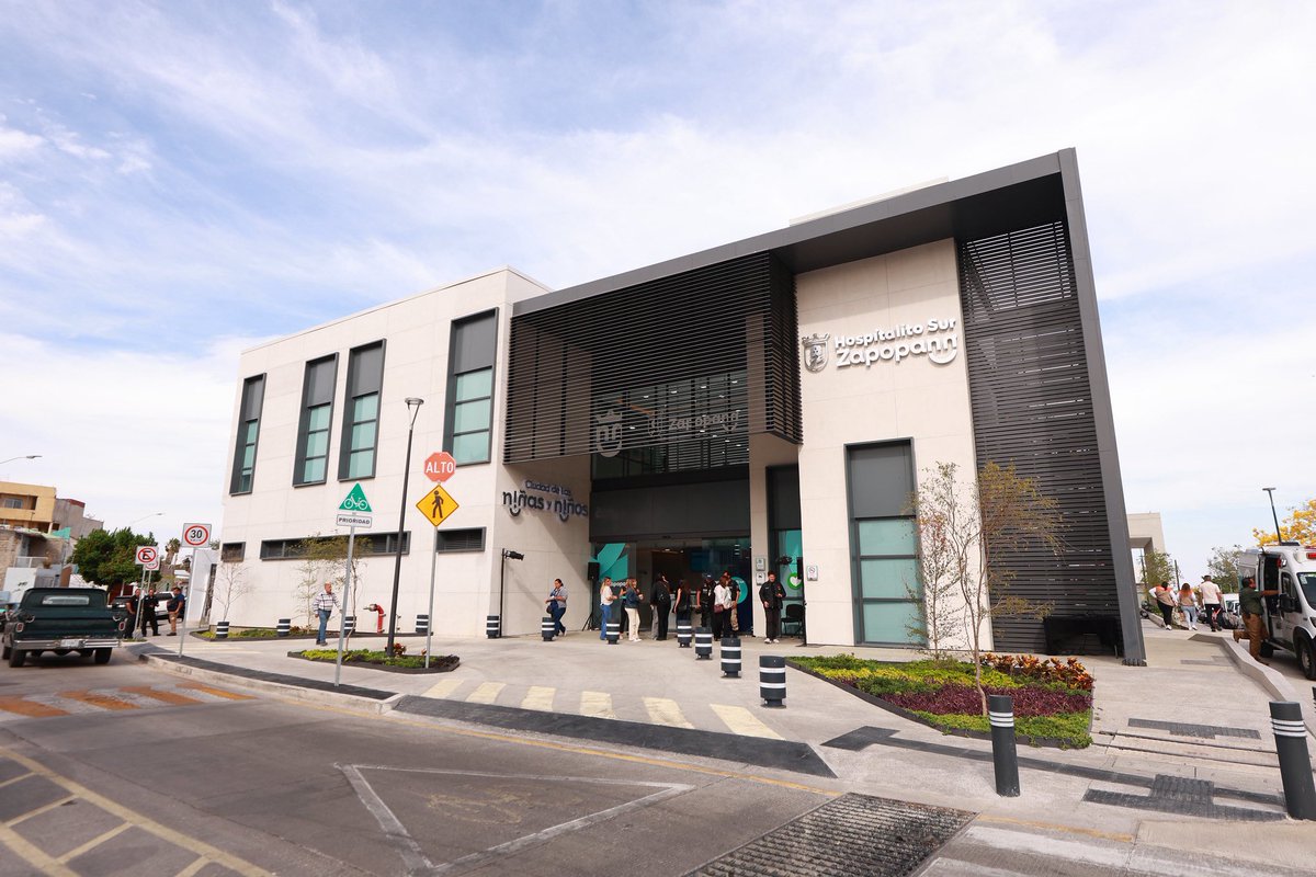 ZapopanGob's tweet photo. Inauguramos el Hospitalito Sur de Zapopan, un espacio moderno, equipado y con instalaciones de calidad donde cuidaremos la salud de las zapopanas y zapopanos. https://t.co/8jyuGdARfv