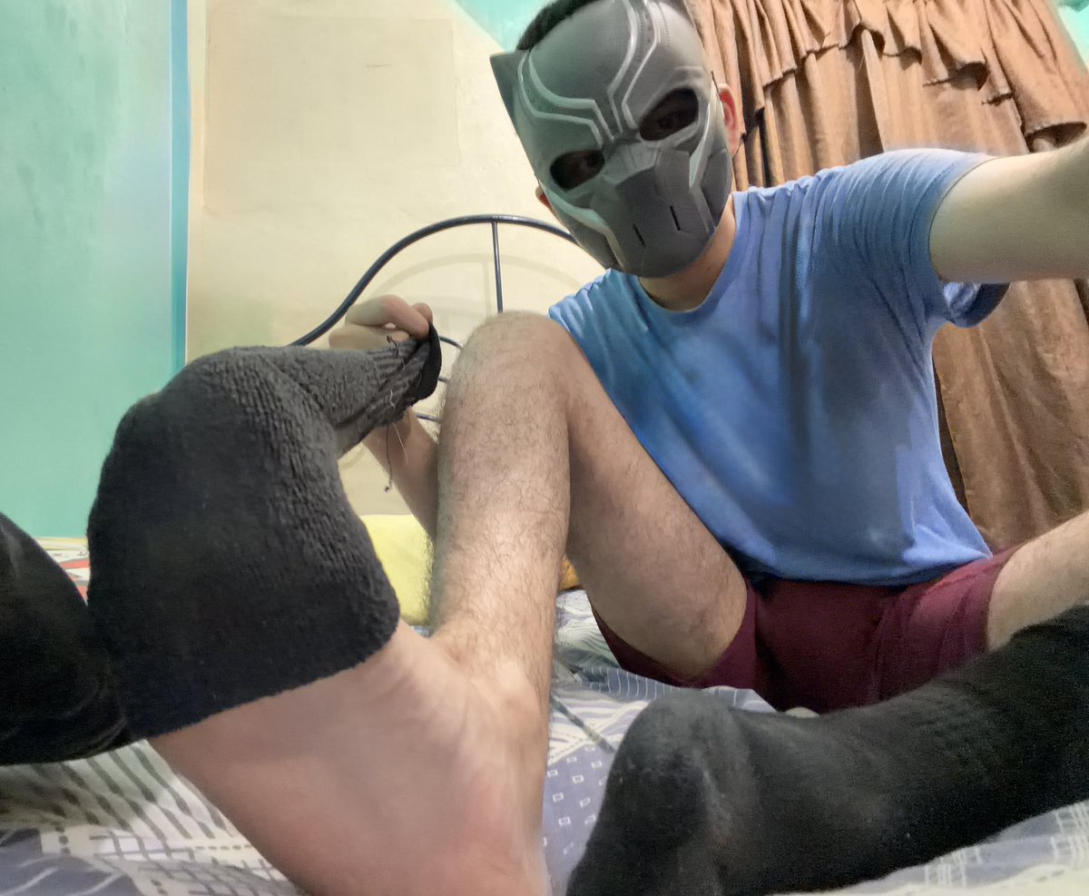 Timid Toes tweet media