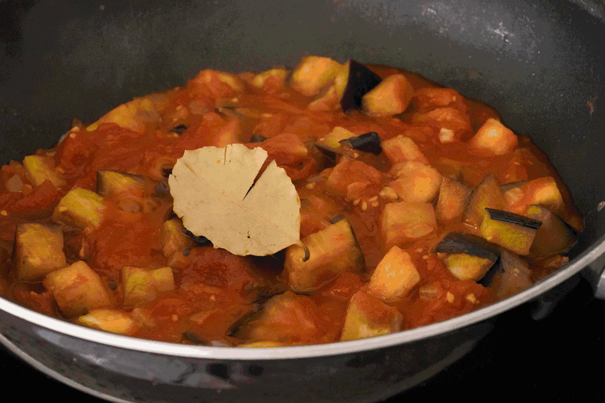 KandhuriRaju's tweet image. Tried these plump, sun-ripened Italian San Marzano tomatoes!  Bursting with sweet-tart flavor, no artificial additives—perfect for fresh bruschetta or homemade marinara. Juicy, vibrant, chef’s kiss  #GourmetFind #FreshProduce #CookingEssential