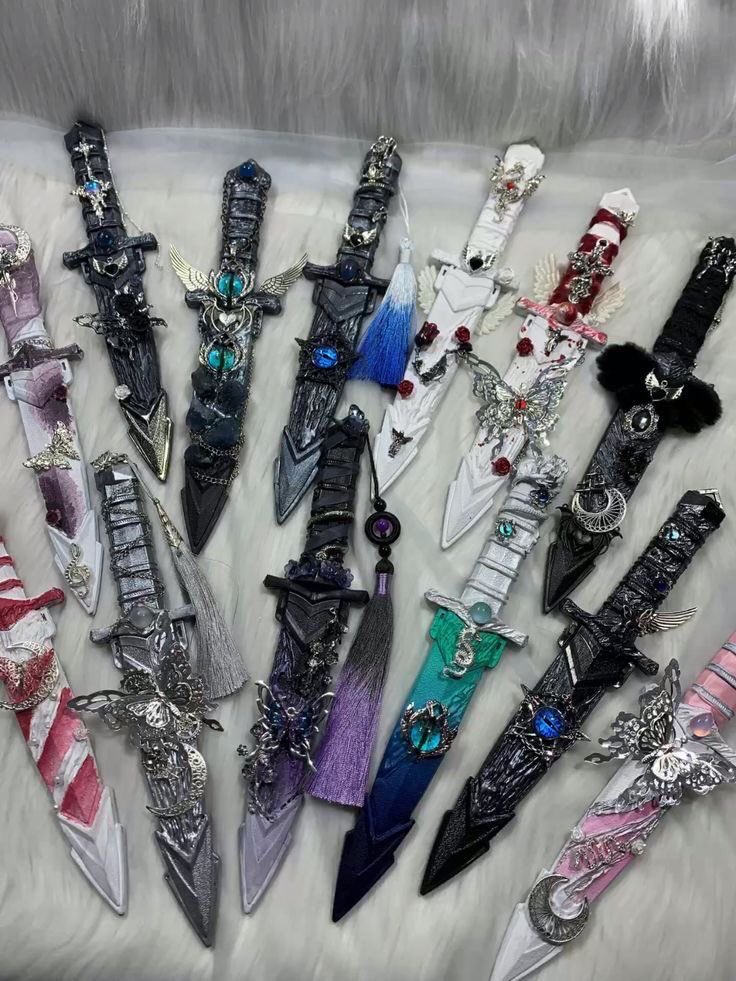 violettweets_'s tweet photo. pretty daggers. https://t.co/BytiZTCjOr