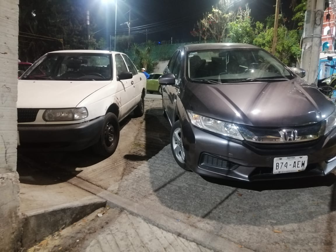 Jazz00x's tweet photo. @UCS_GCDMX @AlcaldiaAO @SSC_CDMX El bloqueo de la rampa pone en riesgo a personas de la tercera edad que no pueden transitar con seguridad. Es una violación al derecho de accesibilidad universal.@VIGILANTETV @OVIALCDMX @LaSEMOVI @VigilanteV @LetyVarela @Foro_TV ¡No nos ignoren! #ÁlvaroObregón #Movilidad https://t.co/uYQSqdTTYj
